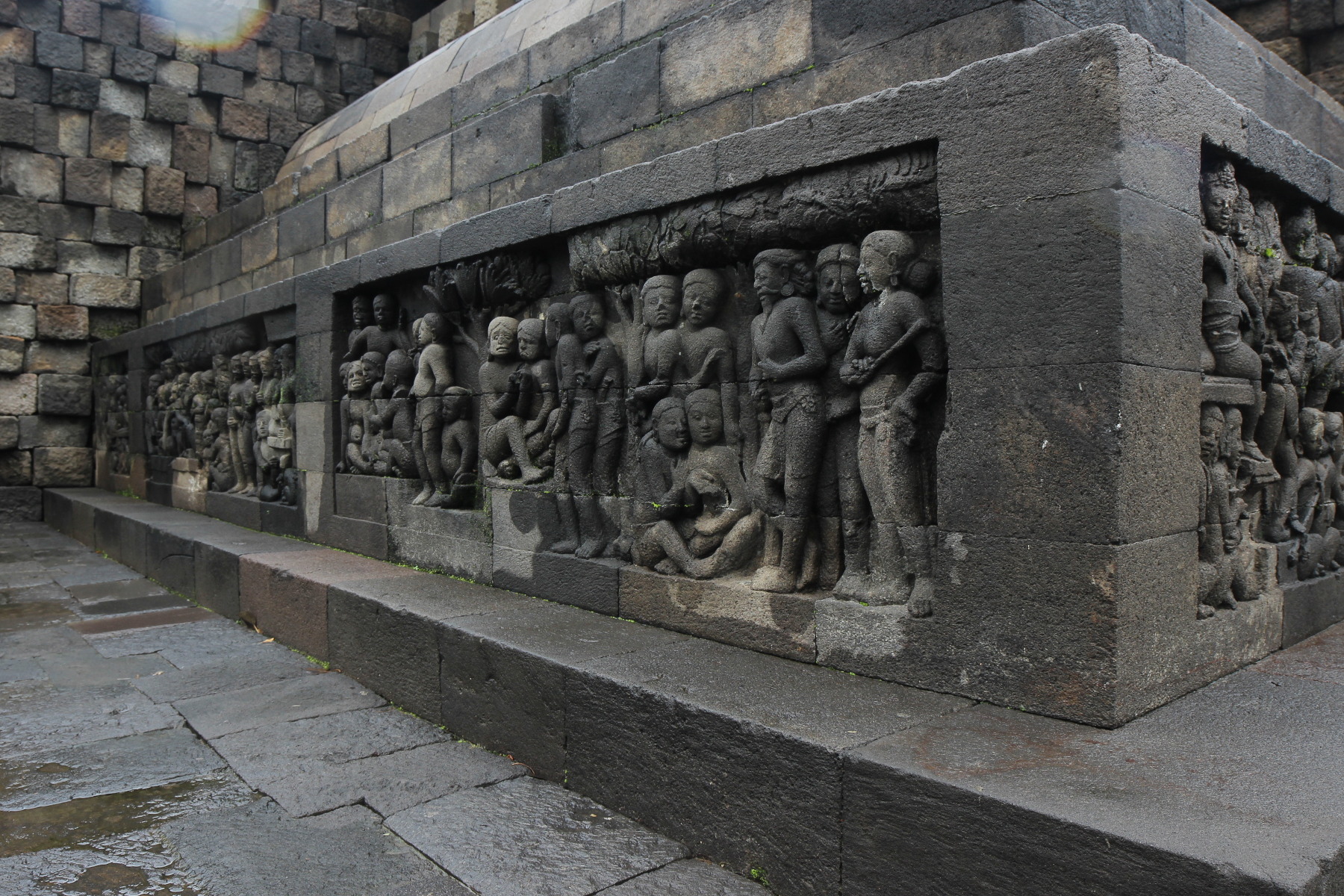 Sculpted wall