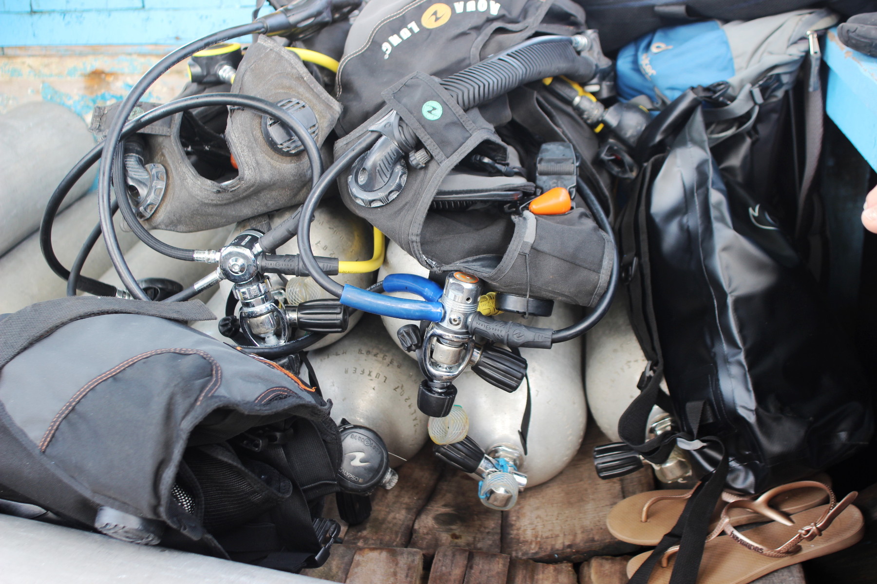 Diving equipment